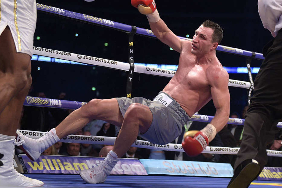 Am 29. April 2017 verlor Klitschko im Londoner Wembley-Stadion gegen Titelverteidiger Joshua nach technischem K.o. in der elften Runde.