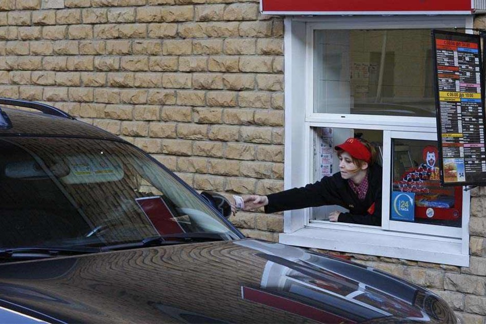 Durch den Drive-In zu fahren, ist keine Straftat! Wenn man das betrunken macht allerdings schon...