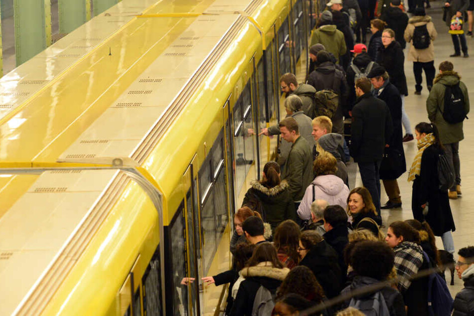 Derzeit gilt Schwarzfahren noch als Straftat, das könnte sich jedoch bald ändern. (Symbolbild)
