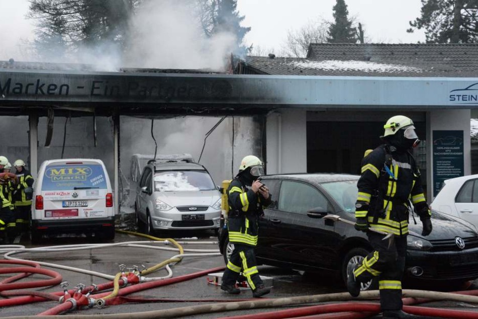Die Feuerwehr hatte stundenlang mit den Löscharbeiten zu tun.