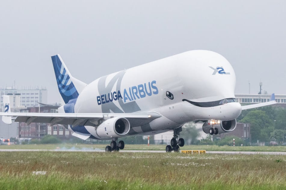 Erstmals ist ein neuer "BelugaXL" von Airbus in Hamburg gelandet.