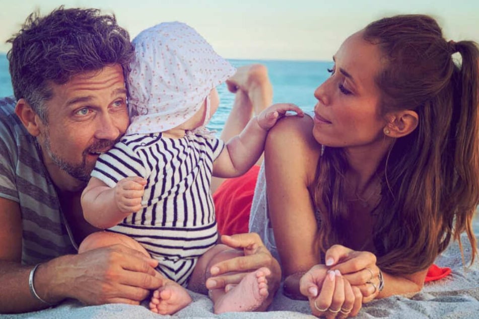 Wayne und Annemarie zusammen mit ihrem Sohn im Urlaub.