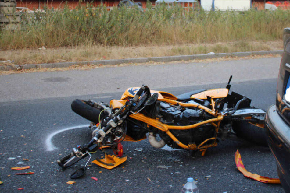 Das Motorrad des verunglückten Motorradfahrers.