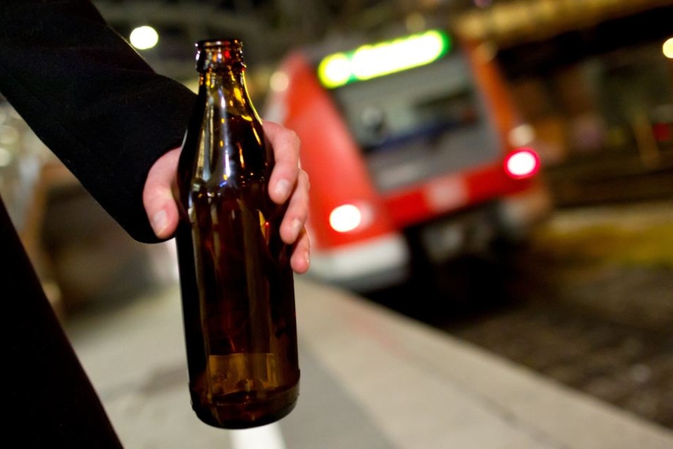 Der alkoholisierte Mann stach seinem Gegenüber mit einem Messer in die Hand.