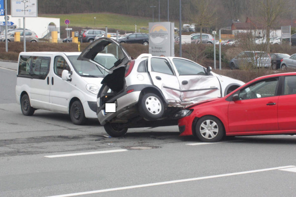 An den Autos entstanden Schäden in Höhe von 8000 Euro.