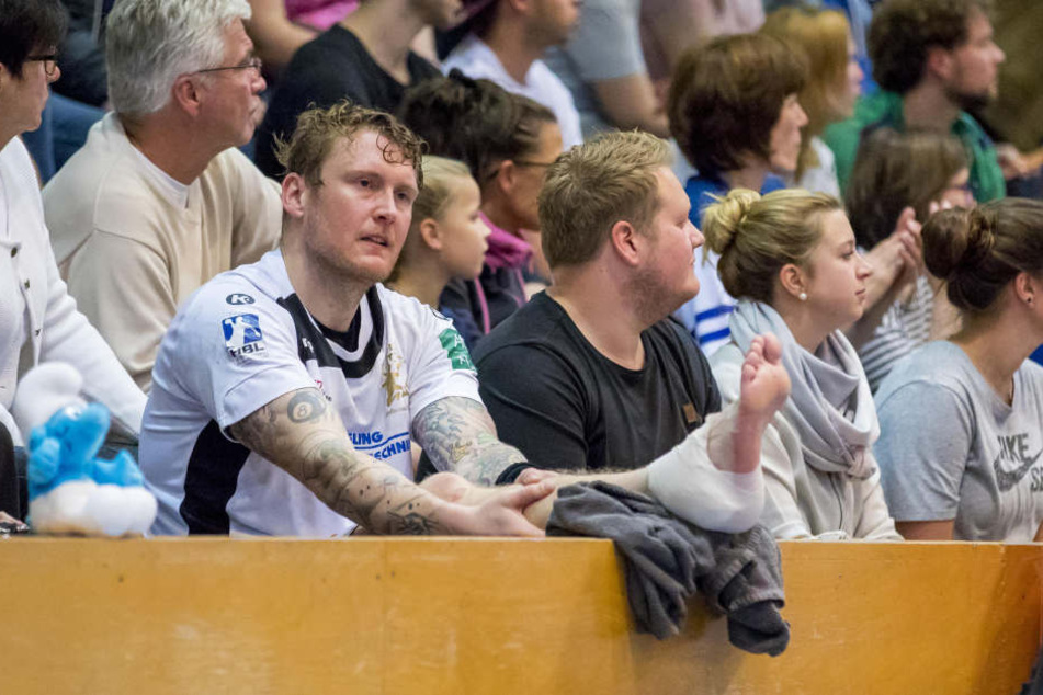 Henning Quade musste erst auf die Tribüne, dann wurde er ins Krankenhaus gebracht.