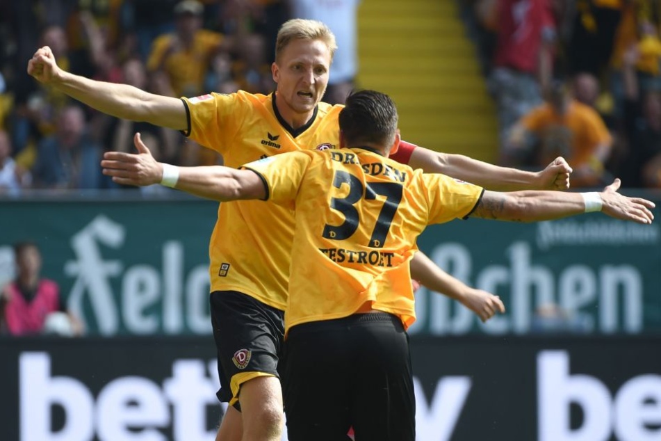 Marco Hartmann und Pascal Testroet bejubeln das 1:0.