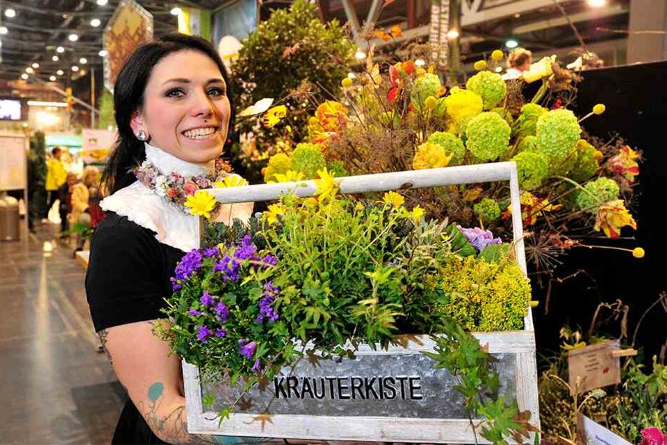 Für Gesteck und Strauß hat Sandra Scharf (29) vom Gartenfachmarkt Richter viele Utensilien auf Lager.