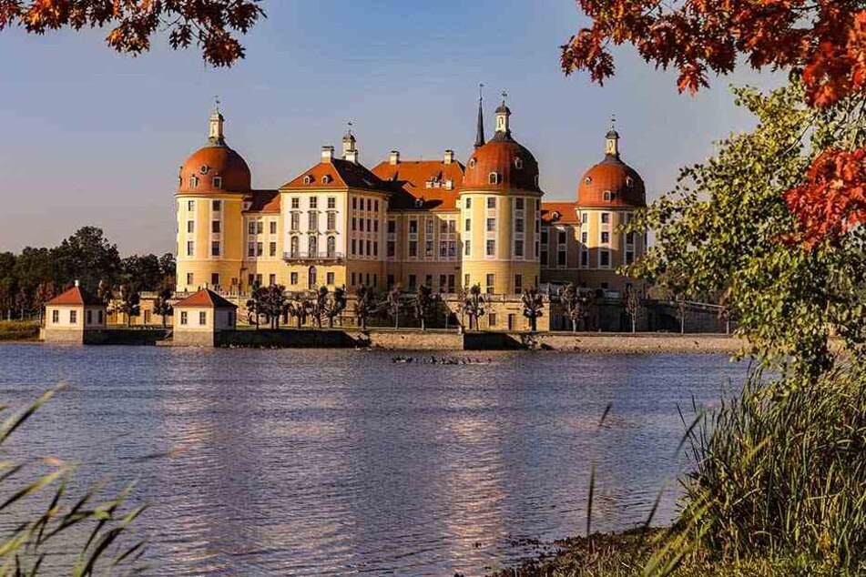 Des einen Freud ist des anderen Leid: Das Schloss Moritzburg wird Drehort der neuen Hollywood-Krimiserie "Drei Engel für Charlie".