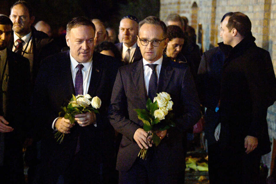 US-Außenminister Mike Pompeo (55, l.) und sein deutscher Amtskollege Heiko Maas (53, SPD) besuchten am Donnerstagabend die Anschlagsziele in Halle (Saale).
