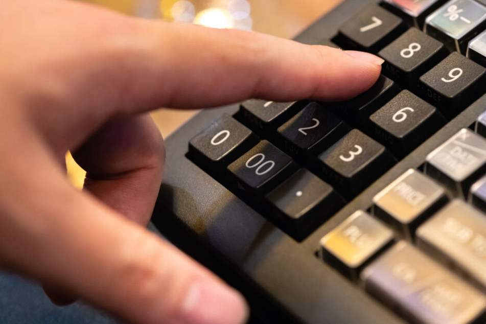 Den Beschuldigten wird vorgeworfen, Kassensysteme manipuliert zu haben. (Symbolbild)