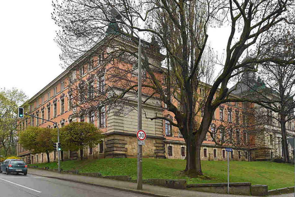 Vor dem Gymnasium Plauen gilt bereits eine Geschwindigkeitsbegrenzung -
allerdings an einer Nebenstraße.
