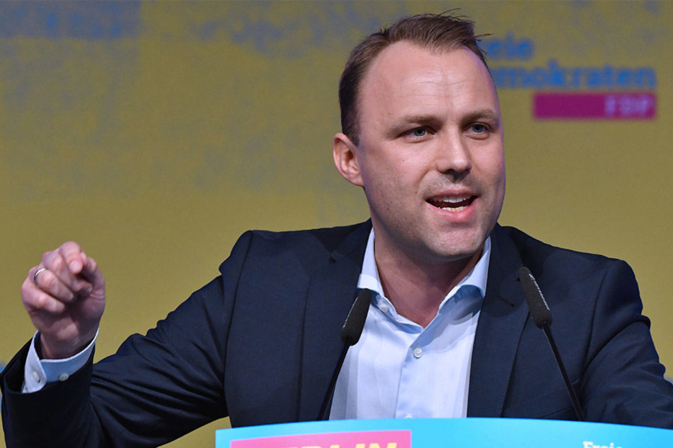 Sebastian Czaja, FDP-Fraktionschef im Berliner Abgeordnetenhaus, redet zum Abschluss des Landesparteitages seiner Partei.