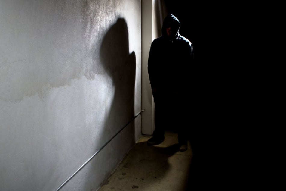 Der 27-jährige Stalker hatte der Frau immer wieder aufgelauert. (Symbolbild)