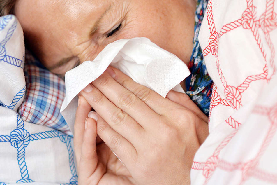 Momentan liegen viele Menschen in Deutschland mit Grippe im Bett. (Symbolbild)