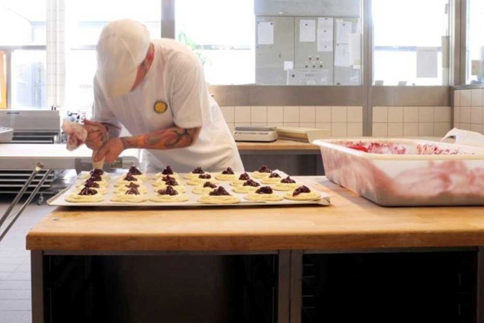 Eine Aufnahme aus der Bäckerei in der JVA Dresden.