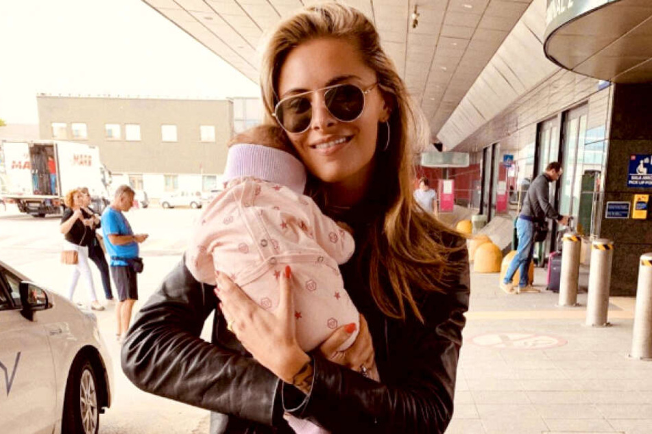 Sophia Thomalla (29) zeigt sich mit einem Baby auf Instagram.