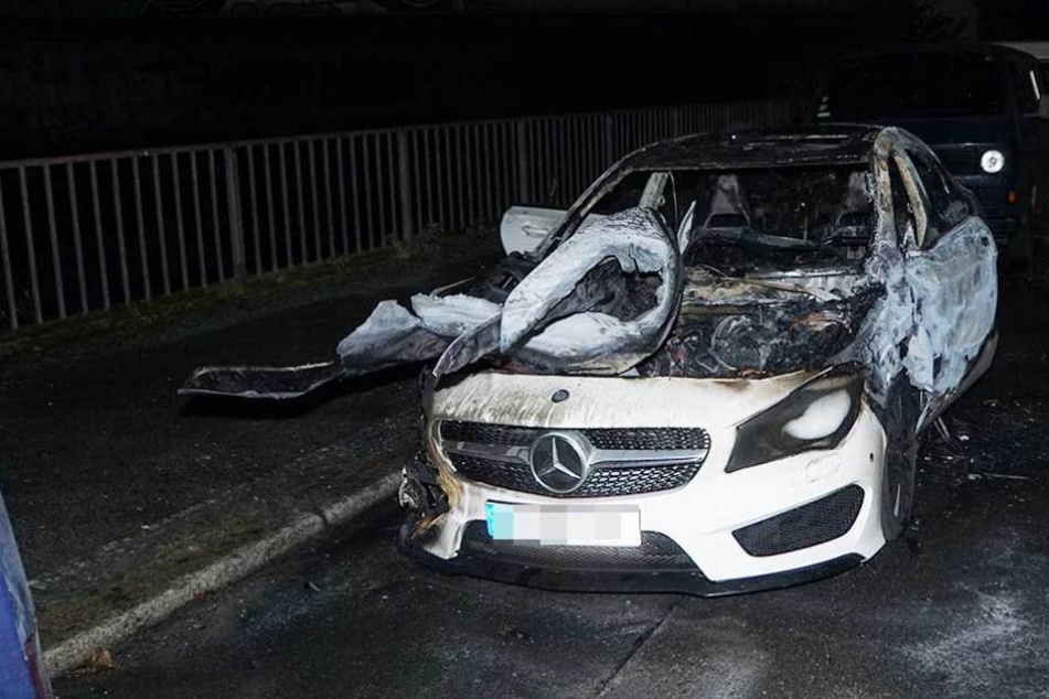 Der Mercedes brannte auf dem Kiehlufer in Neukölln.
