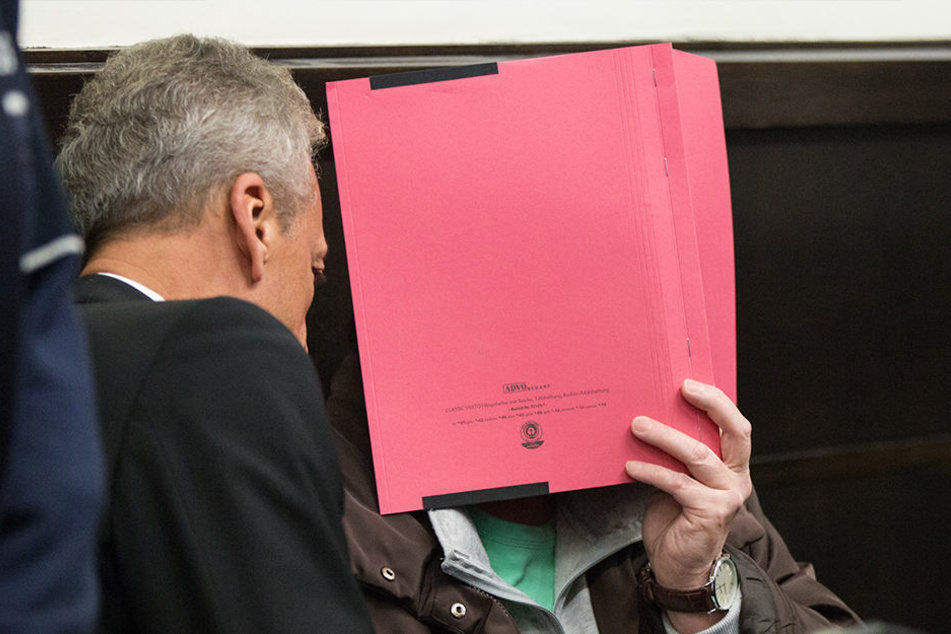 Die Lebensgefährtin von Wilfried W., Angelika W., während der Verhandlung.