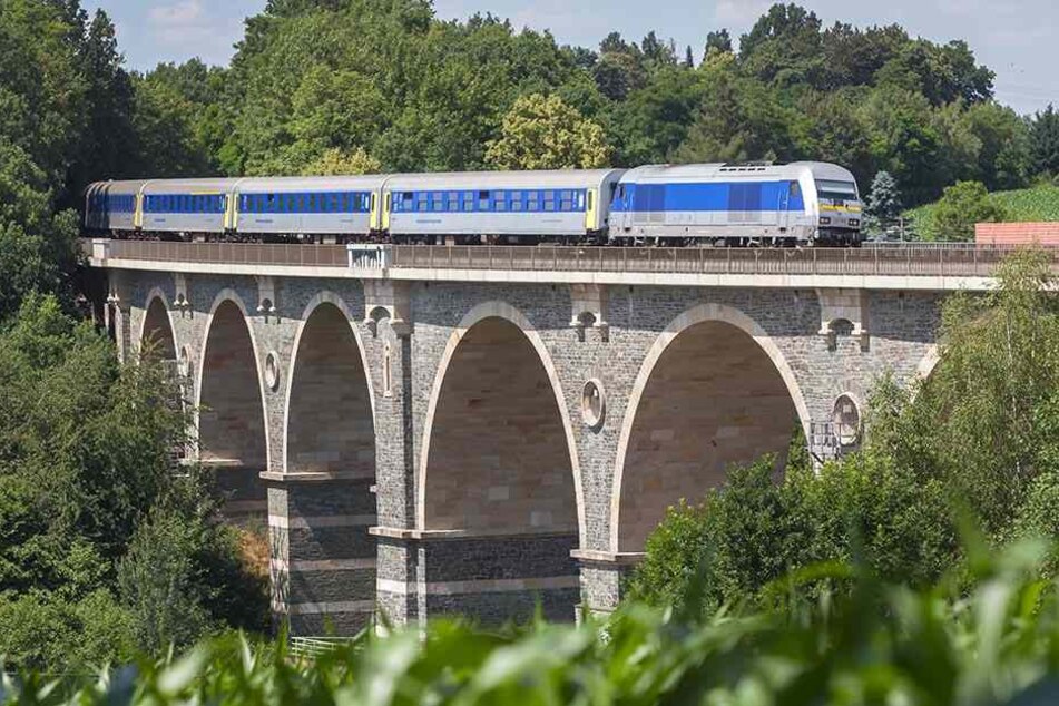 Anwohner der Bahnlinie klagten über den Lärm des alten Zugmaterials, das seit etwa einem Jahr fährt.