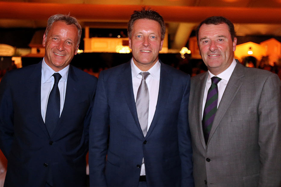 Turnierdirektor Ralf Weber (mi.) mit Ehrengästen: ATP-Chef Chris Kermode (li.) und Wimbledon-Chairman Phil Brook.