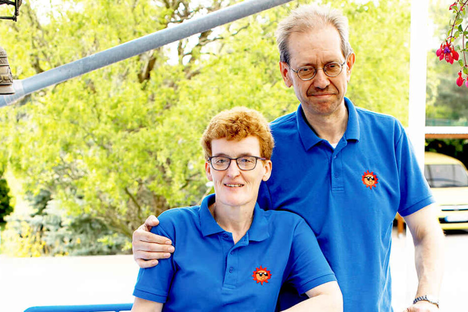 Sachsens außergewöhnlichstes Therapeuten-Paar half bereits Tausenden
Patienten: In diesem Jahr feiern Romy (51) und Hartmut Sommer (55) 25-jähriges
Praxisjubiläum.