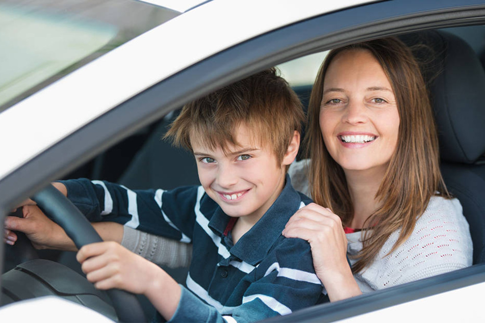 Zwei Kinder waren mit dem Auto vom Vater des Mädchens unterwegs. (Symbolfoto)