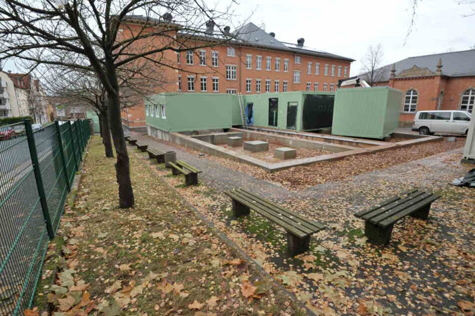In diesen Containern findet ab 27. Februar der Unterricht statt.