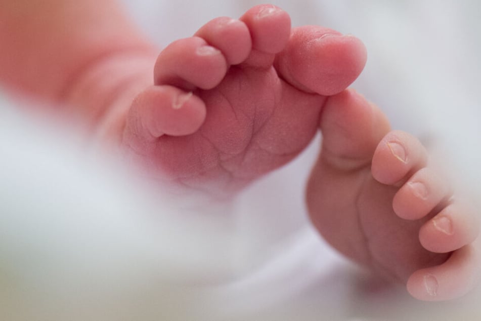 Erstes Baby wird nach Gebärmuttertransplantation geboren. (Symbolbild)