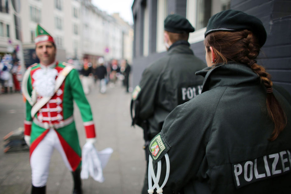 Die Karnevalsbilanz 2018 der Kölner Polizei fällt insgesamt positiv aus. (Symbolbild)
