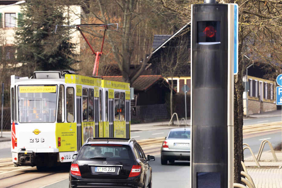 Die beiden stationären Tempo-Messer in der Pausaer und Oelsnitzer Straße erwischten im Vorjahr deutlich weniger Raser.