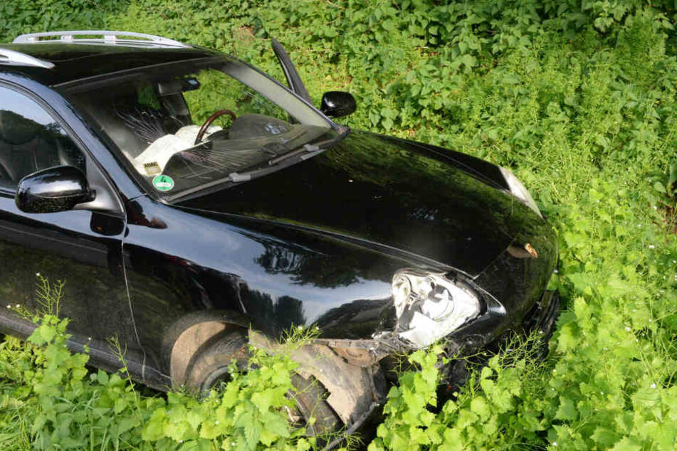 Der Porsche landete auf einer Grünfläche.