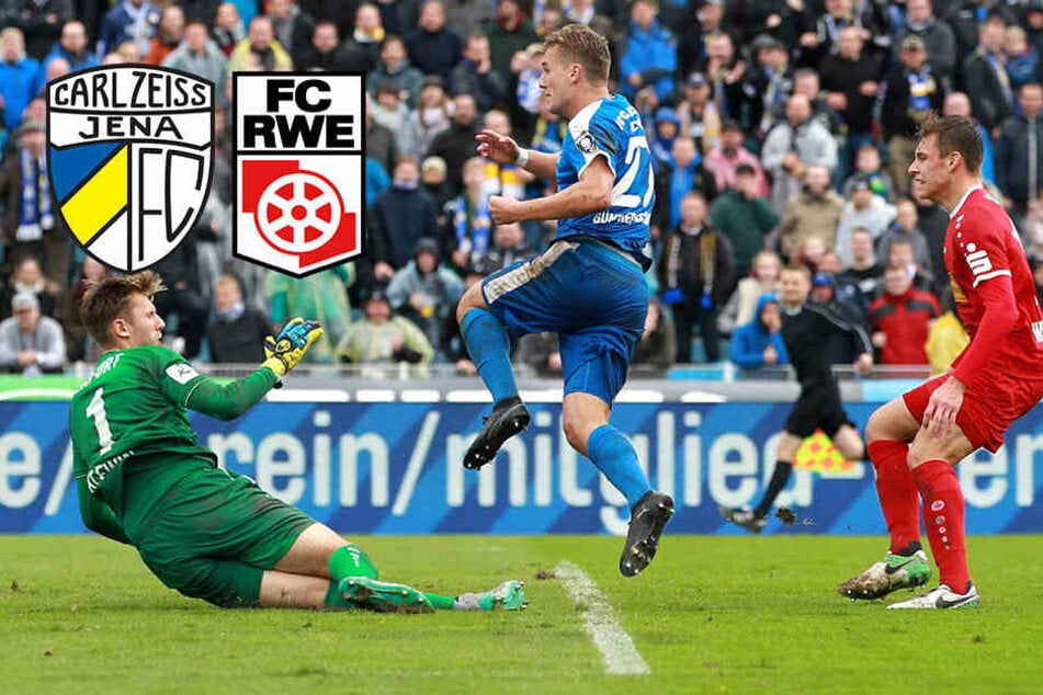Der FC Carl Zeiss Jena überspringt die Hürde Rot-Weiß Erfurt. Julian Günther-Schmidt (Mitte) trifft zum 1:0. Erfurt schaut nur zu.