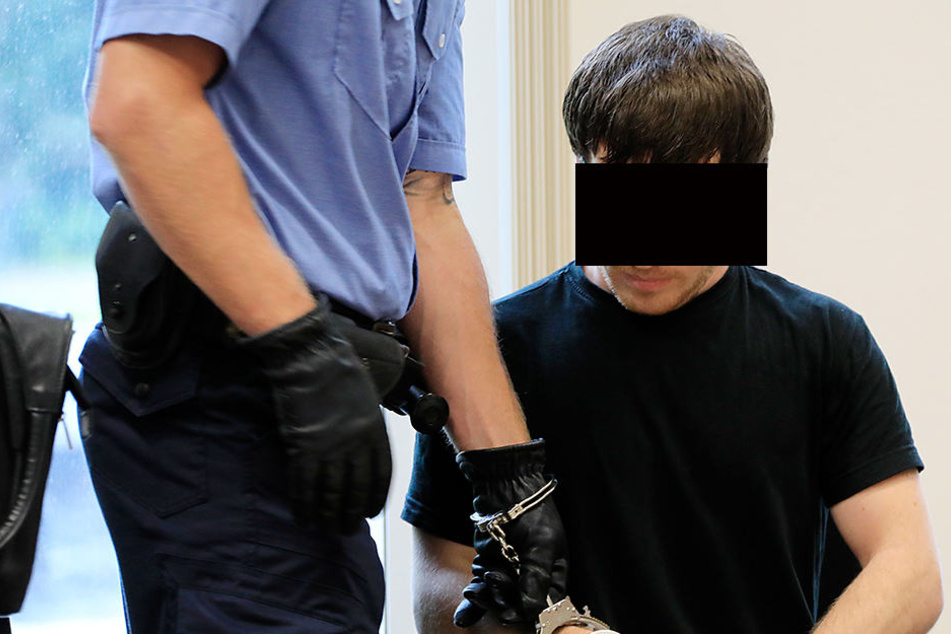 Orts G. (28) kam am Montag in Handschellen zum Prozess.