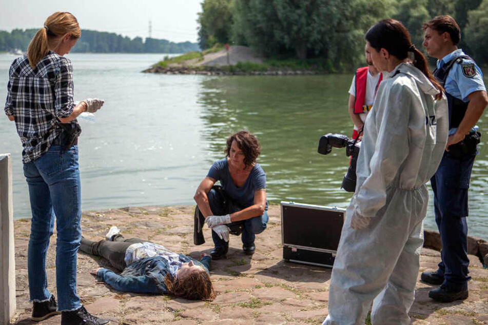 Der Fall ist kompliziert. Statt des Vermissten taucht im Rhein die Leiche einer Ärztin auf.