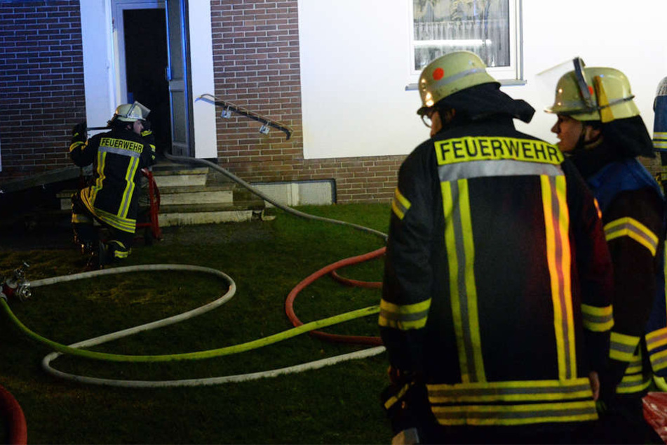 Die Feuerwehr begann sofort mit den Rettungs- und Löscharbeiten.