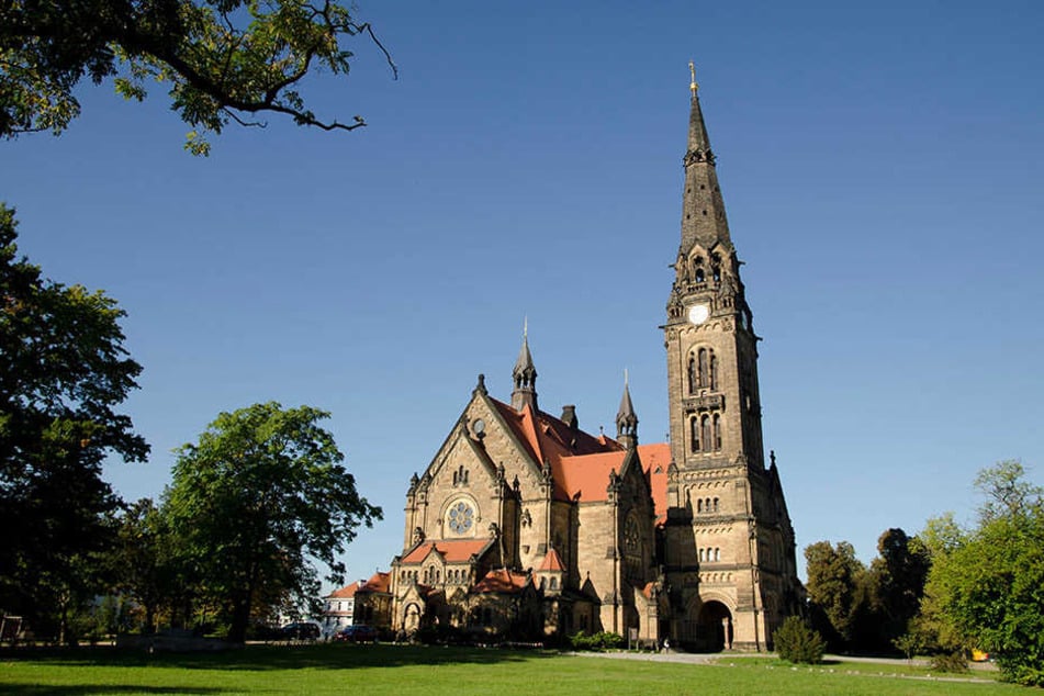 Einbrecher drangen in die Garnisonskirche in Dresden ein, gingen mit 100 Euro davon.