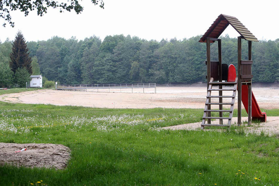Hier springt in dieser Saison niemand ins kühle Nass: Das Waldbad "Großer Teich" bleibt geschlossen.