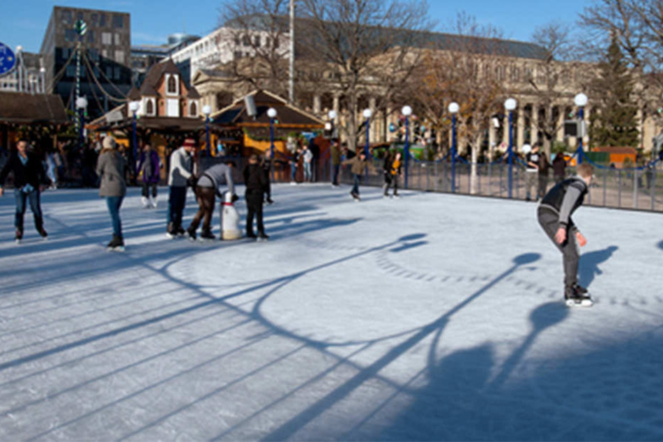 In Stuttgart gibt es auch jedes Jahr eine Eisbahn. Wie wird die in Bünde wohl aussehen?