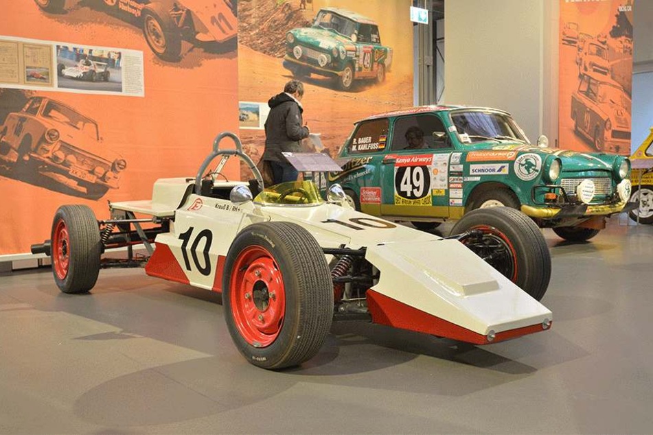 Ein Trabant im Stil eines Formel 1-Rennwagens. Der Formel junior 600 wurde von einem Trabi-Motor angetrieben, hatte allerdings 30 PS und fuhr stolze 130 Km/h.