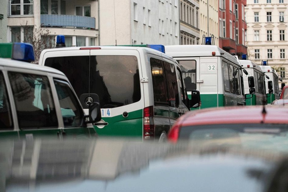 Mit einem Großaufgebot rückte die Polizei an und verhaftete die mutmaßlichen Räuber.