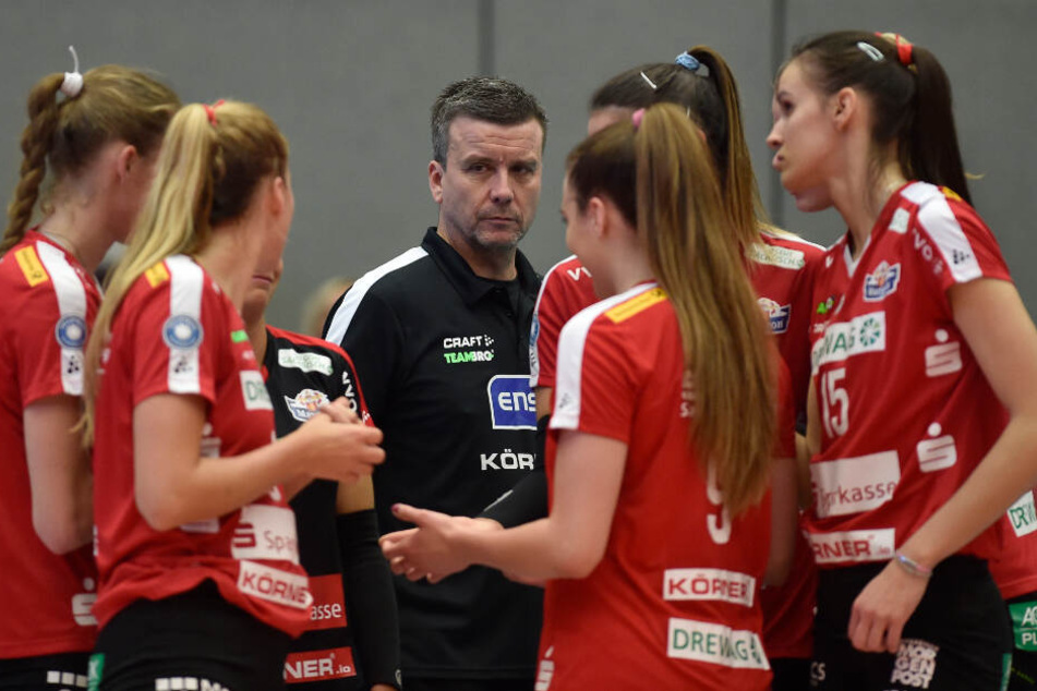 Zieht Chefcoach Alex Waibl mit seinen Schmetterlingen Samstag ins Pokal-Halbfinale ein?