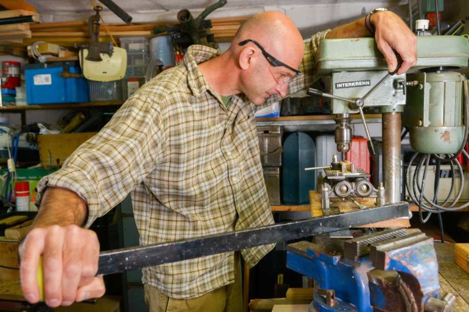 André Liebermann in seiner kleinen Werkstatt.