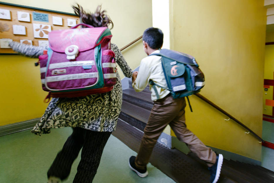 Vor allem an Grundschulen ist die Lage verheerend. (Symbolbild)