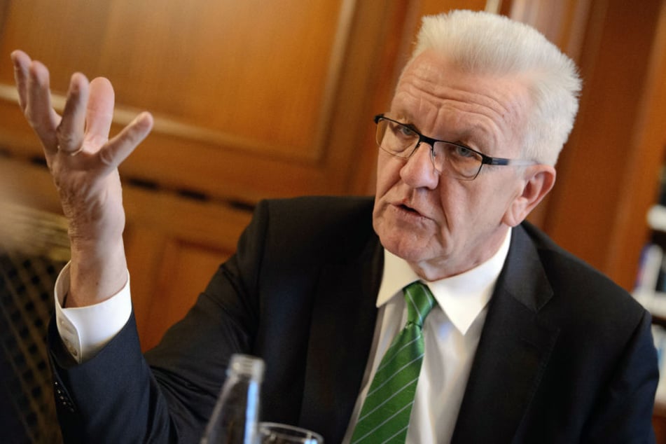 Für Kretschmann ist die aktuelle Entwicklung im Rahmen des Flughafenbahnhofs nicht akzeptabel.