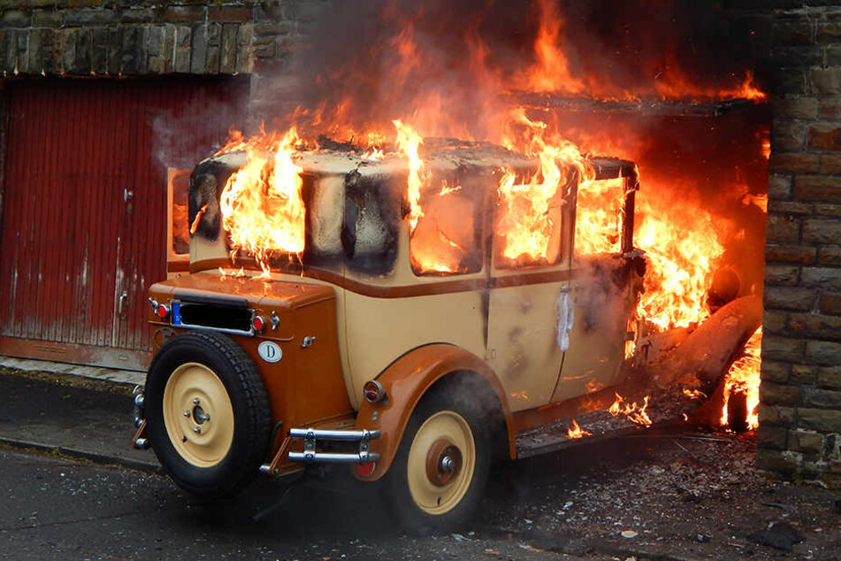 Der Citroën-Oldtimer aus dem Jahre 1929 brannte vollständig aus.