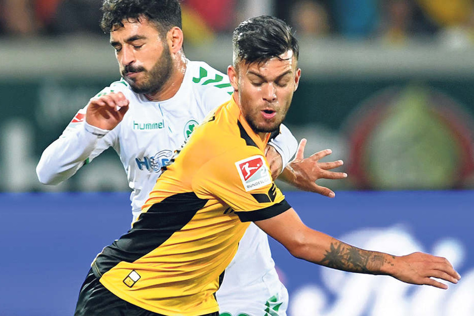 Sascha Horvath (hier vorm Fürther Tolcay Cigerci am Ball) hat sich noch nicht vollends durchsetzen können, aber Coach Uwe Neuhaus glaubt an den Österreicher.