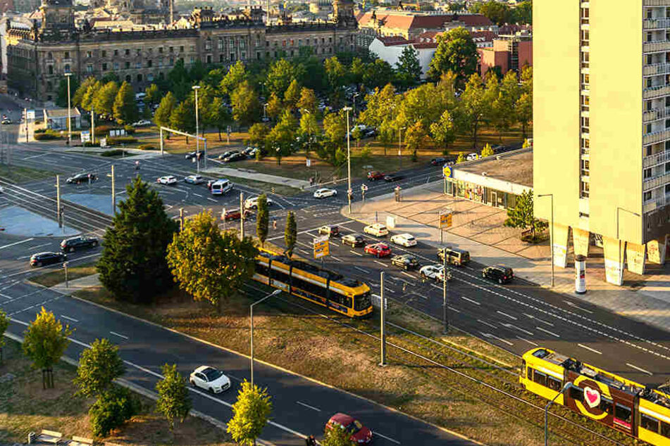 Ein Bus der Linie 75 war vom Pirnaischen Platz aus losgefahren, bevor das Fahrzeug abrupt bremsen musste.