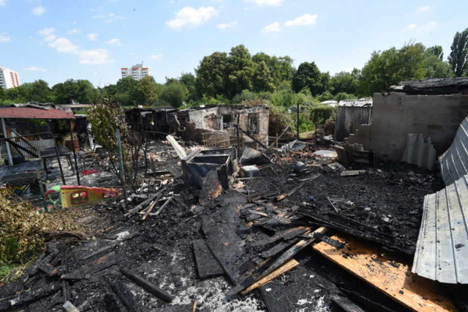 Insgesamt wurden in Frankfurt-Westhausen acht Hütten ganz oder teilweise zerstört.
