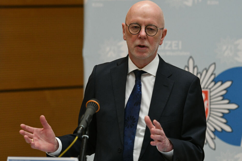 Der Kölner Polizeipräsident Uwe Jacob (63) verteidigte den Polizeieinsatz.